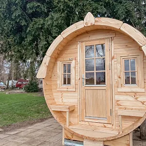 Campingplatz Wohnen Im Campingcube Direkt Am Rhein, Köln